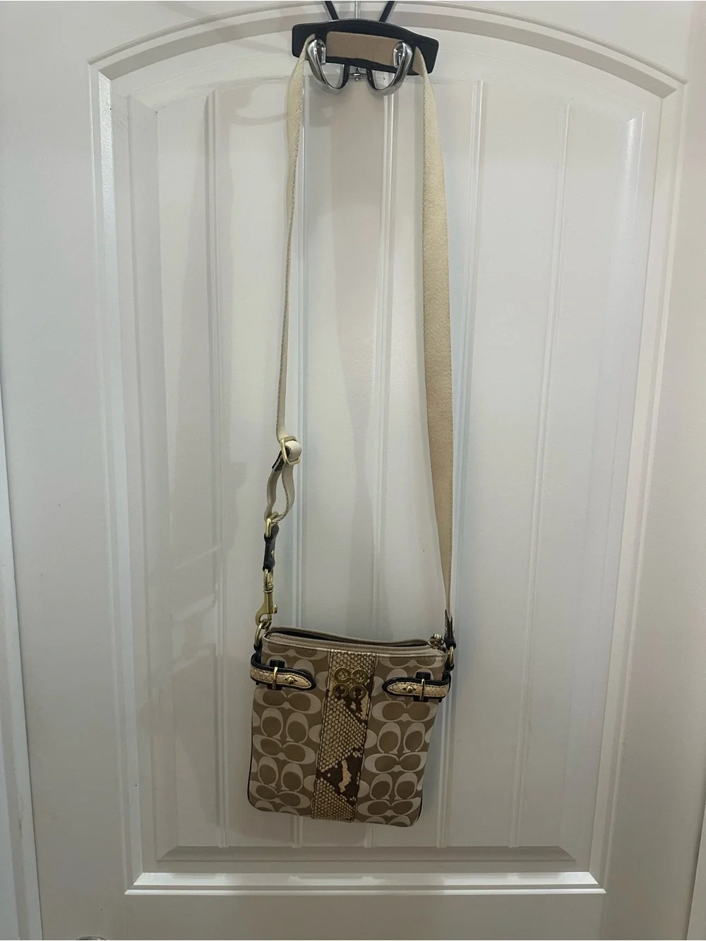 Coach crossbody beige
